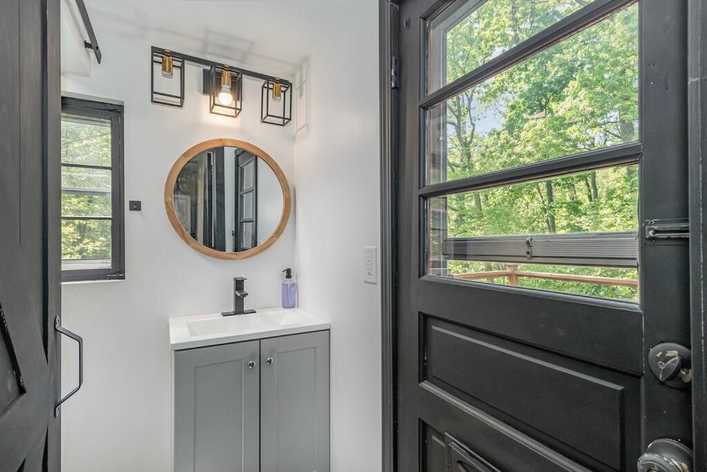 Black Cabin Getaway In Woods I Valpo 반 뷰렌 외부 사진