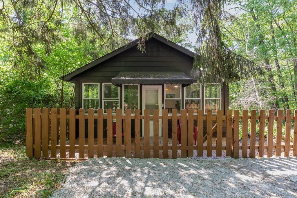 Black Cabin Getaway In Woods I Valpo 반 뷰렌 외부 사진
