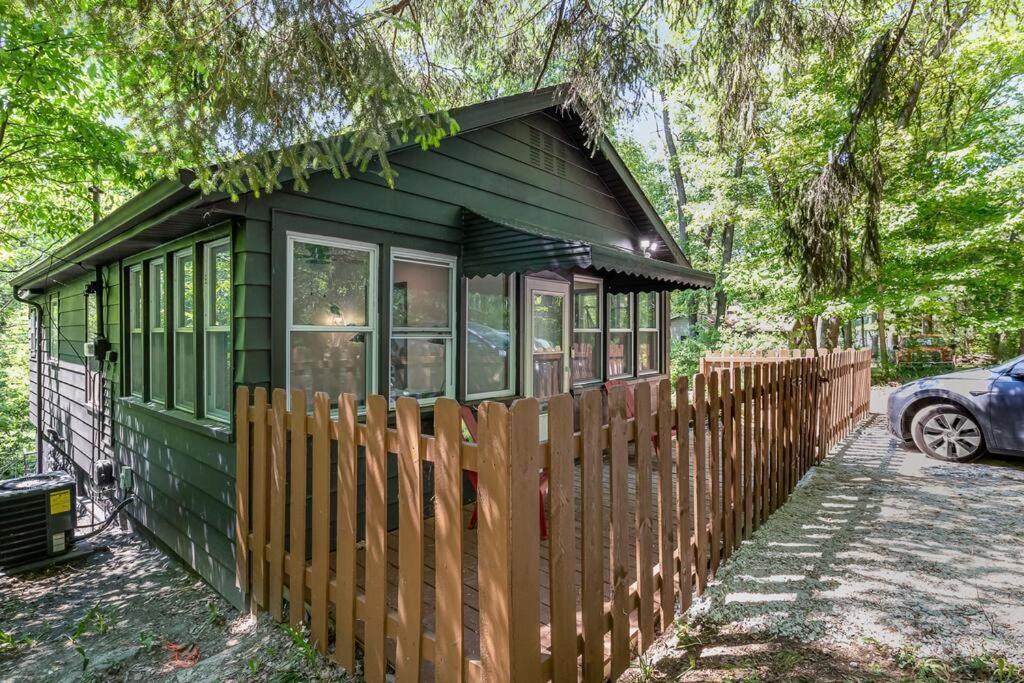 Black Cabin Getaway In Woods I Valpo 반 뷰렌 외부 사진
